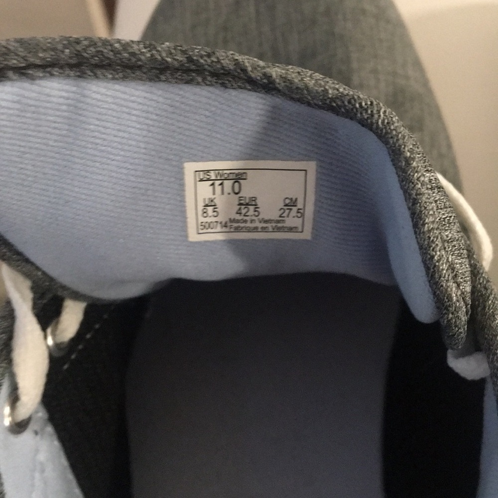 Women’s Vans - Picture 4 of 4